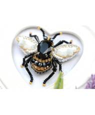 Beaded brooch kit -Bee, Tela Artis. Bead Embroidery, Needlework beading kit.