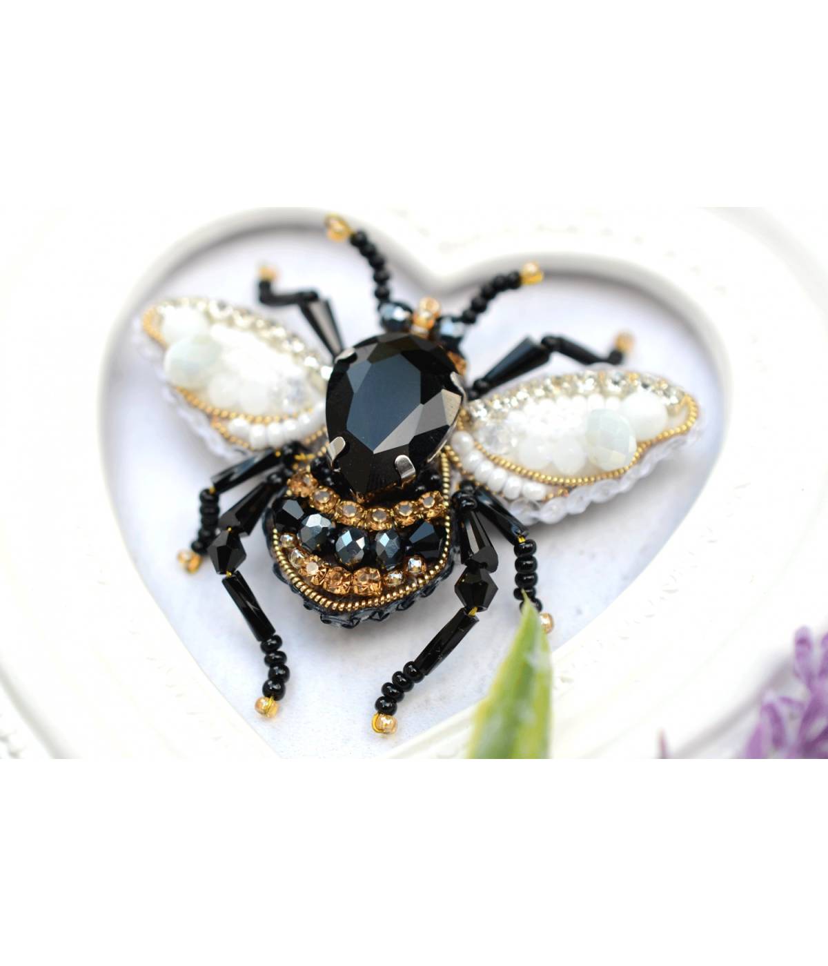 Beaded brooch kit -Bee, Tela Artis. Bead Embroidery, Needlework beading kit.