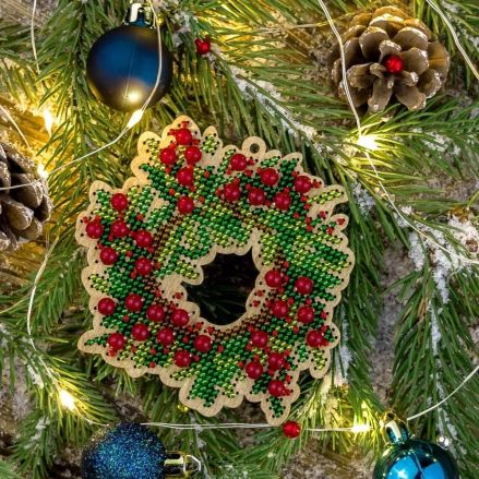 Bead Embroidery Kit on Wood, Wreath with Berries, Wonderland Crafts FLK-386