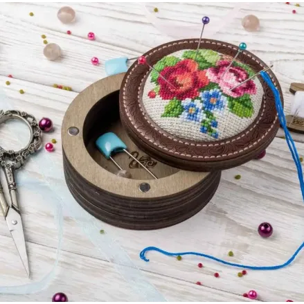 Set for making a needle holder plywood, 8,5*8,5 cm, Wonderland Crafts WLTL-027