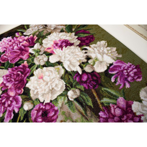 Tapestry kits “Red and White Peonies”  Luca-S G608