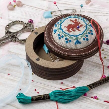 Set for making a needle holder plywood, 8,5*8,5 cm, Wonderland Crafts TL-029