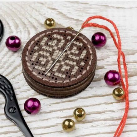 Set for making a needle holder plywood, 3.5*3.5 cm, Wonderland Crafts WLTL-041