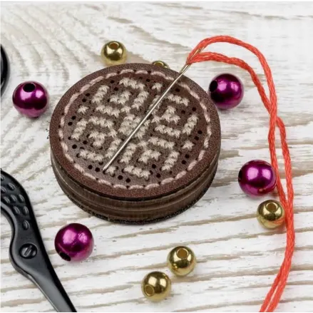 Set for making a needle holder plywood, 3.5*3.5 cm, Wonderland Crafts WLTL-041