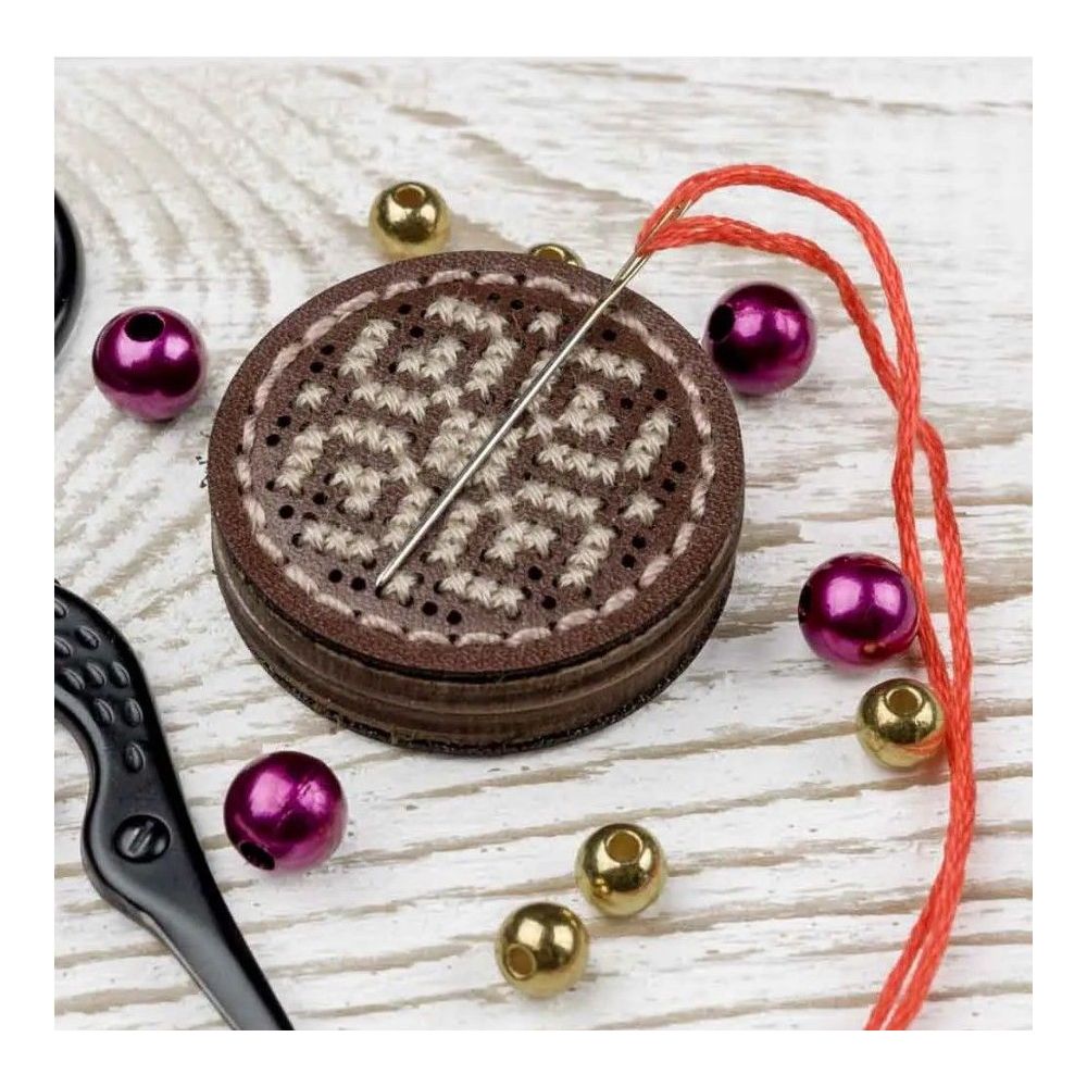 Set for making a needle holder plywood, 3.5*3.5 cm, Wonderland Crafts WLTL-041 Set for making a needle holder plywood, 3.5*3.5 cm, Wonderland Crafts WLTL-041
