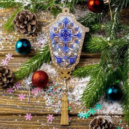 Bead Embroidery Kit on Wood, Christmas Tree Lantern, Wonderland Crafts LPL-070