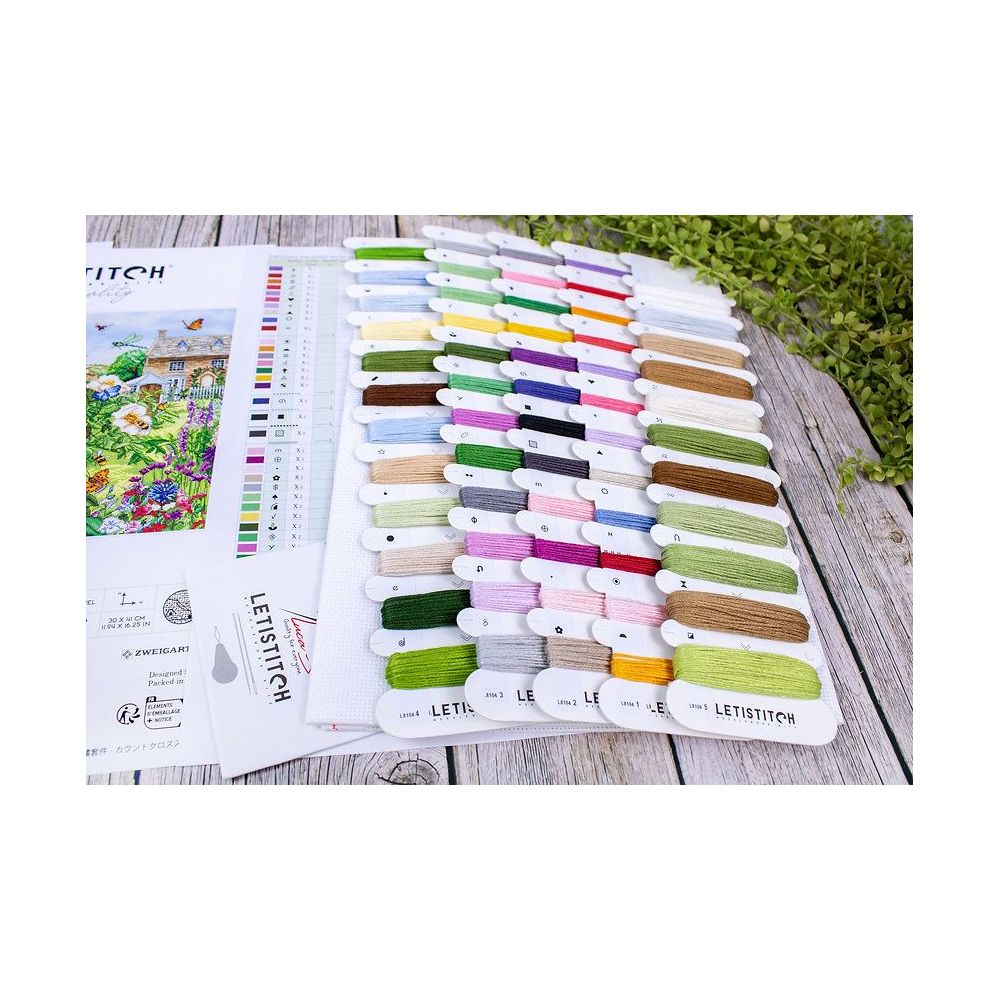 Cross stitch kit, L8104 Busy Bee Hotel