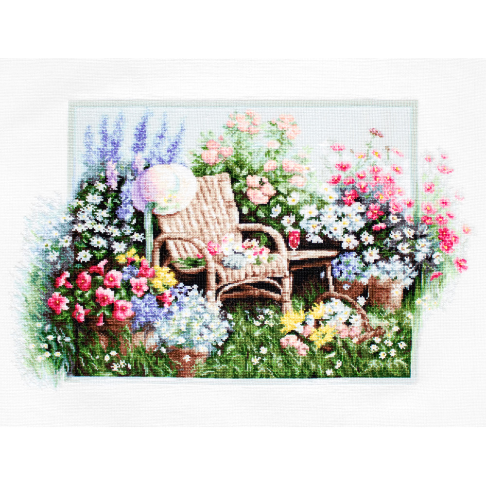 Cross Stitch Kit “Blooming garden” Luca-S B2344