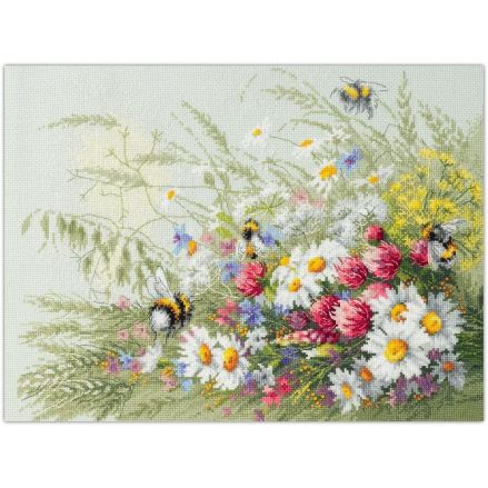 Counted Cross Stitch Kit Daisies and Clover, Magic Needle 510-225
