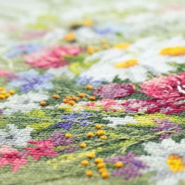 Counted Cross Stitch Kit Daisies and Clover, Magic Needle 510-225