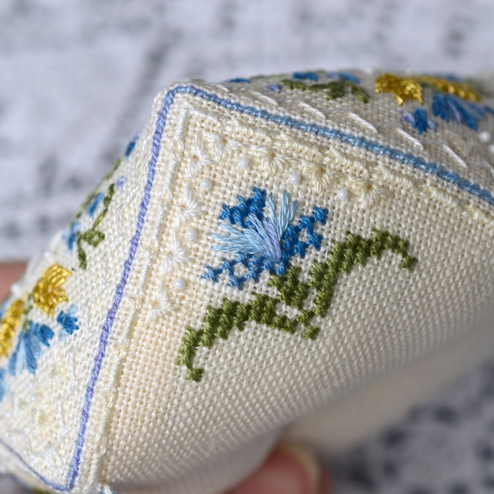 Cornflower biscorn Counted Cross Stitch Tela Artis sampler x-363