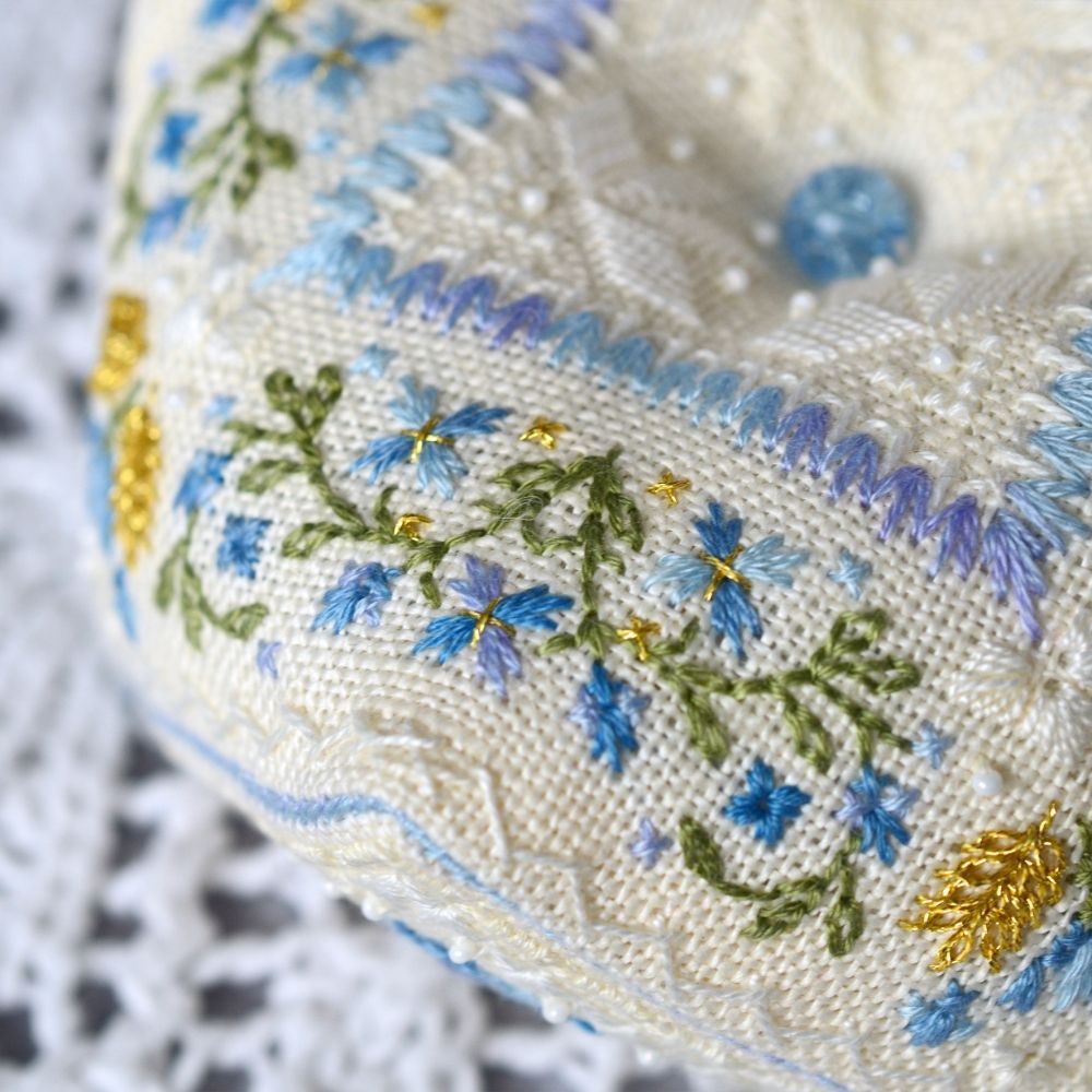 Cornflower biscorn Counted Cross Stitch Tela Artis sampler x-363