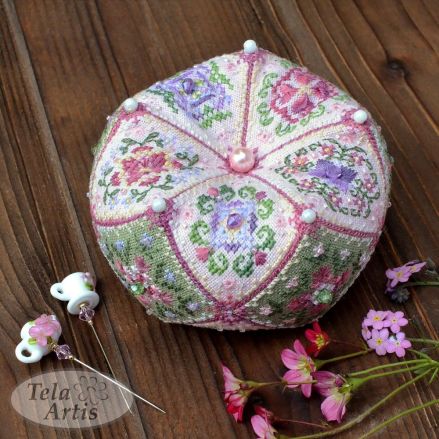 Bloomy 15-part biscornu Counted Cross Stitch TELA-Artis 371, Evenweave Fabric, hand-dyed DMC muline, melange