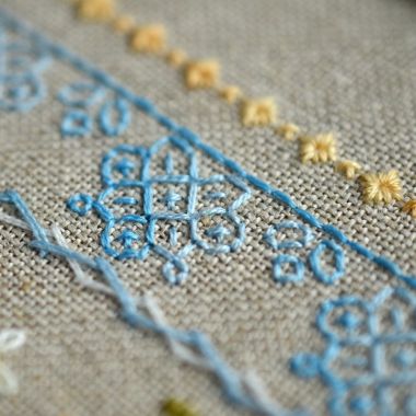 Сhicken coop Cross Stitch Kit – Tela Artis X-030 – Sampler – Hand-dyed Threads