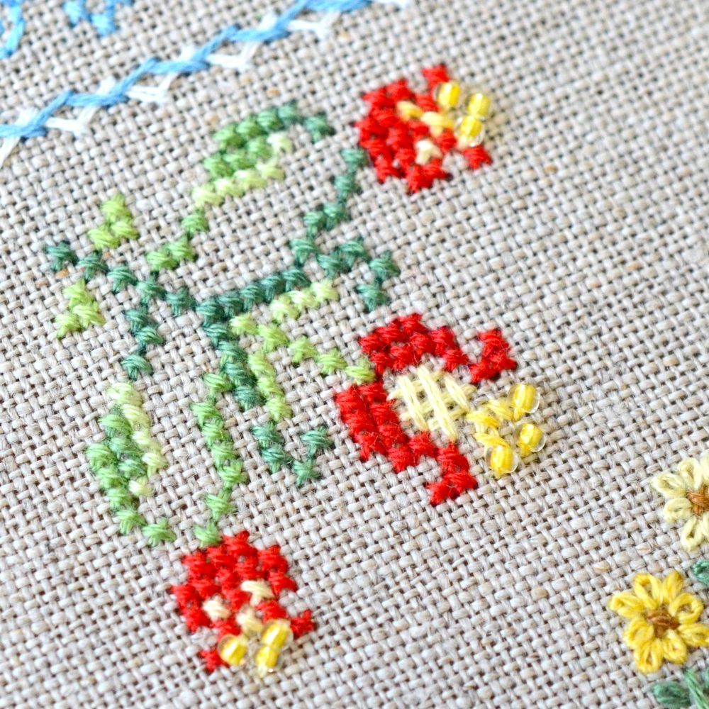 In the pasture Cross Stitch Kit – Tela Artis X-039 – Sampler – Hand-dyed Threads