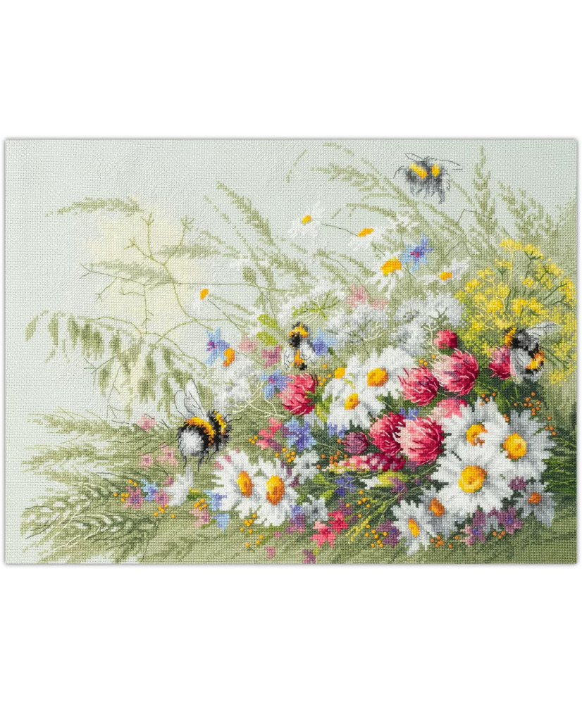 Counted Cross Stitch Kit Daisies and Clover, Magic Needle 510-225