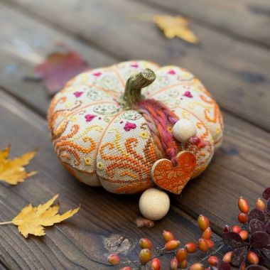Pumpkin Fall Heart Counted Cross Stitch sampler Tela-Artis X-357