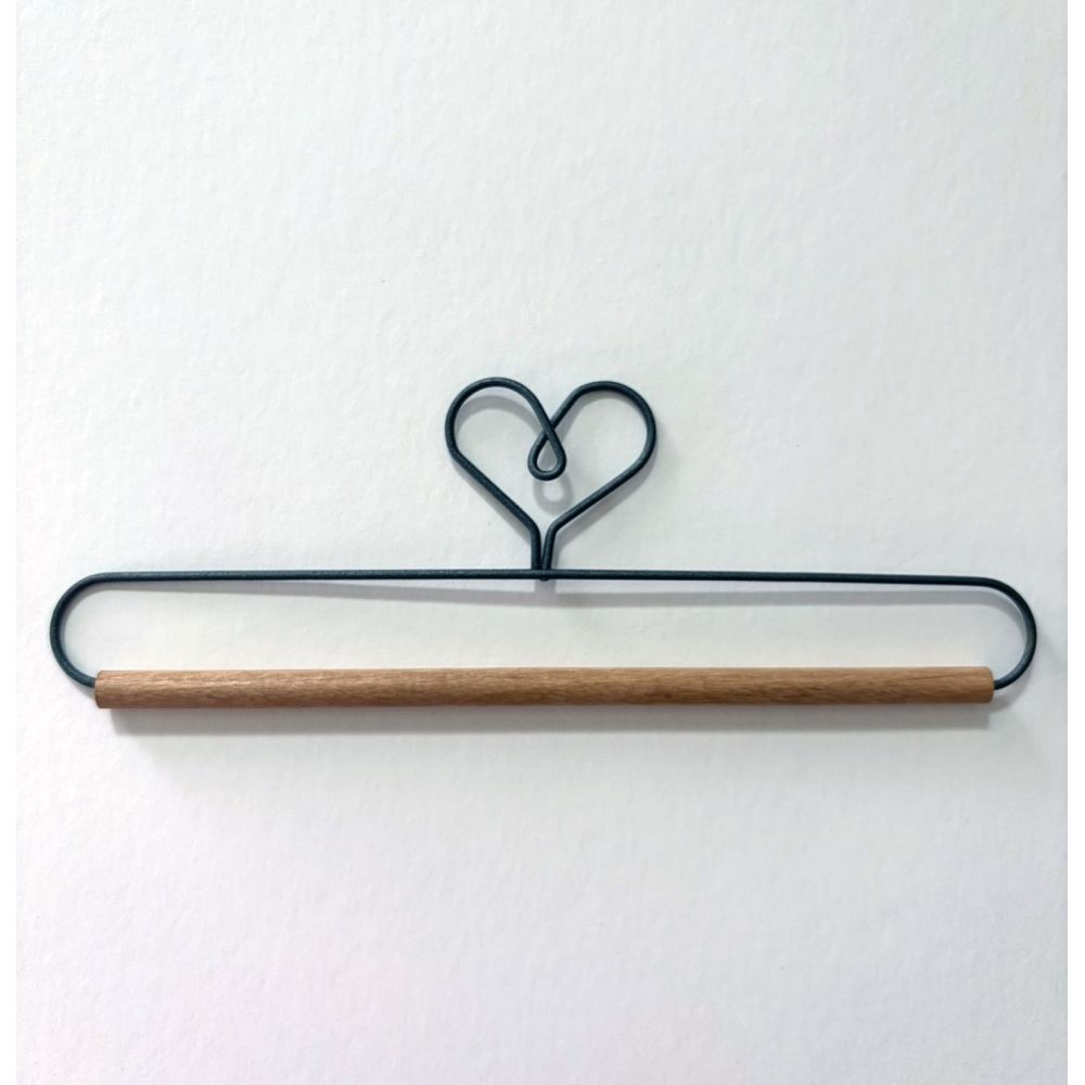 Ackfeld Manufacturing Heart Hanger 2480 – 6 in, with Dowel