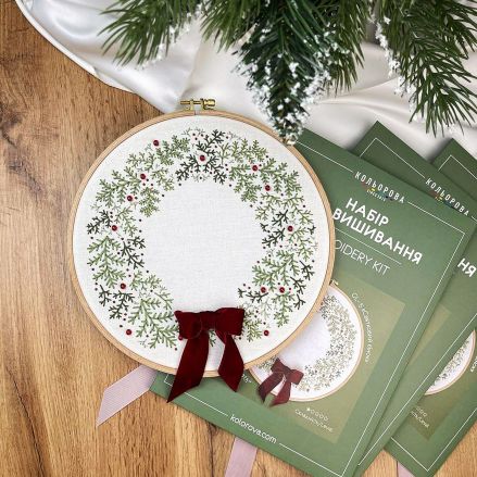 Kolorova Surface Embroidery Kit GL-5 – Festive Wreath