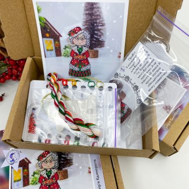 Unicstitch Counted Cross Stitch Kit on Plastic 1010 – Mrs. Santa Claus