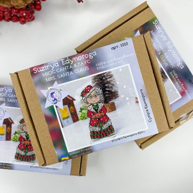 Unicstitch Counted Cross Stitch Kit on Plastic 1010 – Mrs. Santa Claus
