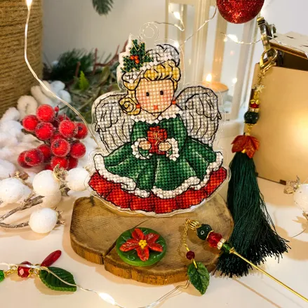 Unicstitch Counted Cross Stitch Kit on Plastic 1052 – Green Christmas Angel
