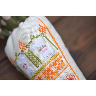 Eared Carrot Cross Stitch Kit – Tela Artis X-351 – Spring Easter Decor