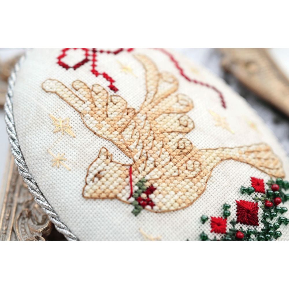 Pin Keep Bird Cross Stitch Kit – Tela Artis X-402 – Christmas Ornament – Hand-dyed Threads