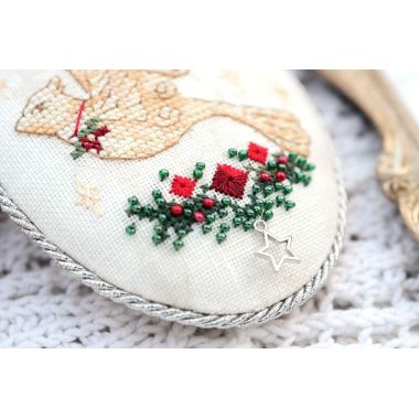 Pin Keep Bird Cross Stitch Kit – Tela Artis X-402 – Christmas Ornament – Hand-dyed Threads