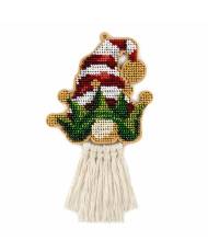 Bead Embroidery Kit on Wood, Winter Gnomes, Wonderland Crafts FLK-497
