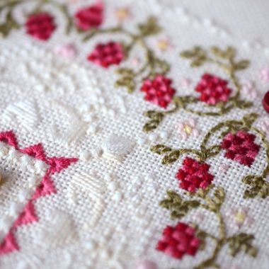 Raspberry Marshmallow Cross Stitch Kit – Tela Artis X-604 – Floral Mandala Sampler – Hand-dyed Threads